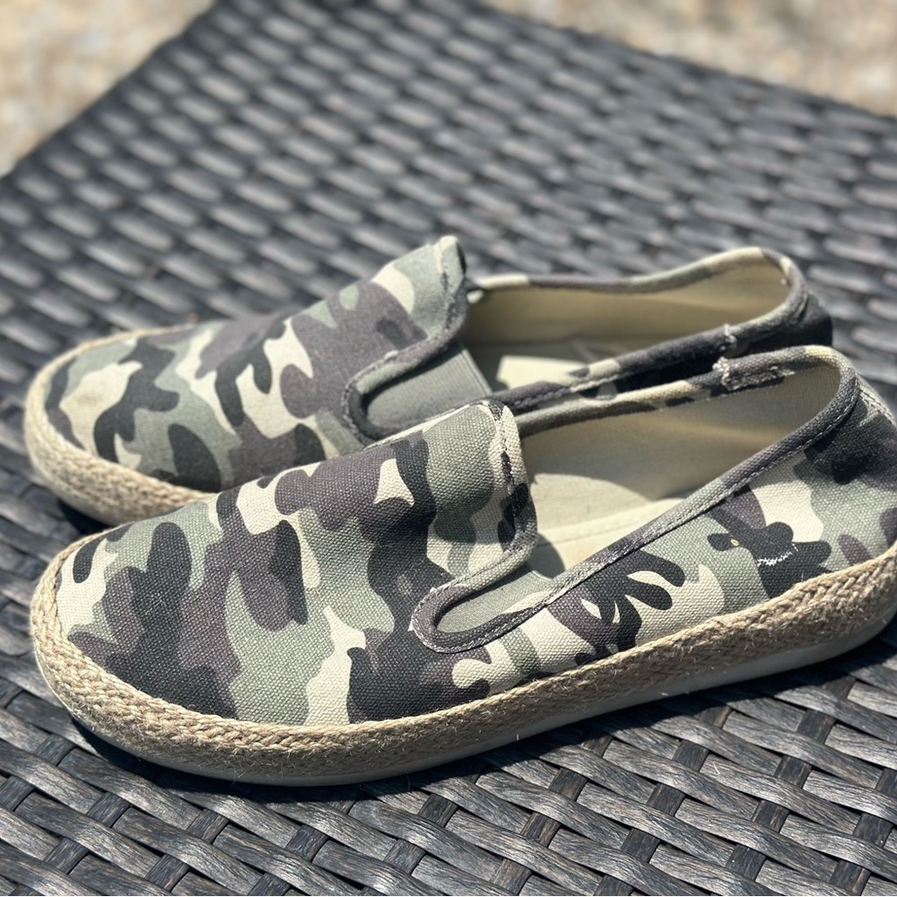 ESPIRIT Canvas Slip ons Size 8 1/2